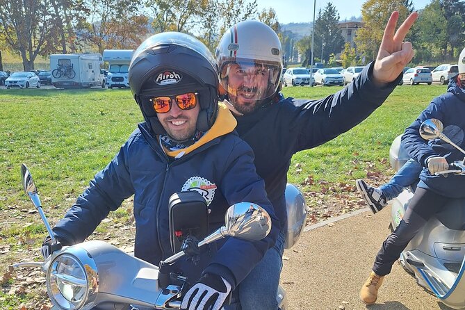 Vespa tour in the Langhe with winery visit and lunch - A full day on two quiet wheels