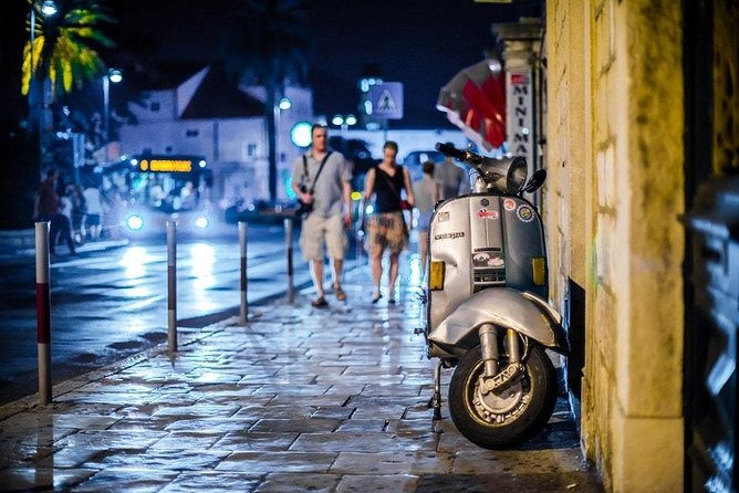 Vespa Tour with driver Rome By Night 3 hours - Why Rome works so well from a Vespa