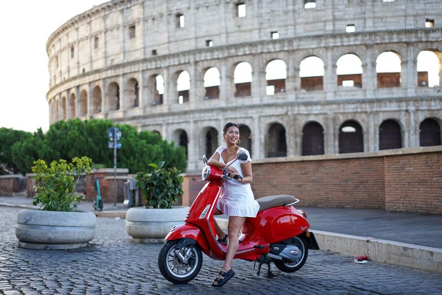 Vespa tour with Professional Photoshoot - Ten professional photos change the value calculation