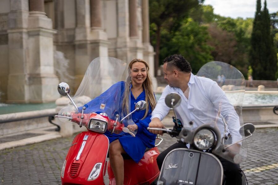 Vespa tour with Professional Photoshoot - The Colosseum gets the full photo stop