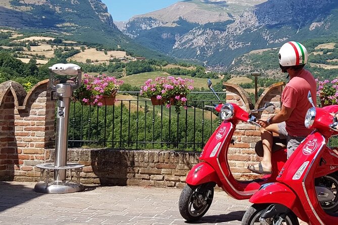 Vespa tour with written guide of Marche in Valdaso - Moresco and the old villages of the Aso valley