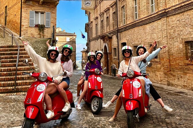 Vespa tour with written guide of Marche Riviera del Conero - The Vespa, helmet, and riding practicalities