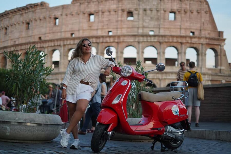 Vespa - Wine and Photography service in Rome - Starting at Via del Colosseo