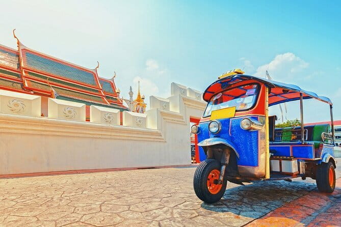 Vintage Scooter Bangkok Tour on Weekday (City Route) - Wang Lang Market turns lunch into part of the sightseeing