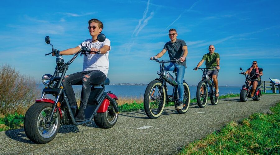 Volendam: E-Scooter Rental - Three hours, four hours, or a whole day