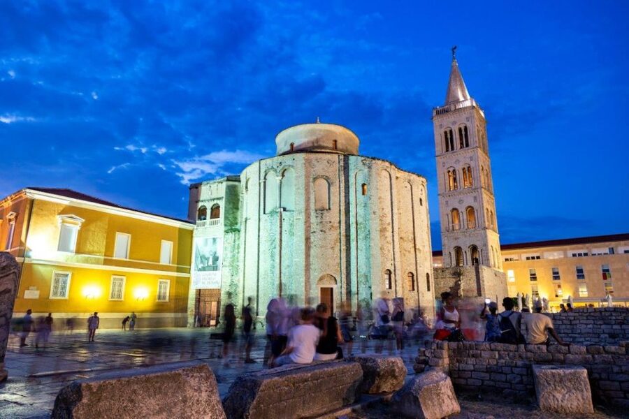 Zadar: E-scooter self guided tour - Starting at the agency and riding toward the coast